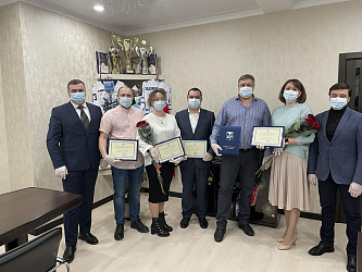По поручению главы города Василия Владимировича Тихонова , были вручены награды нашим тренерам.