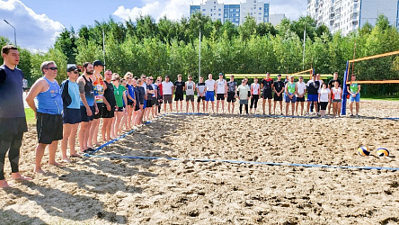 В спортивном городке на Комсомольском озере прошел традиционный фестиваль пляжного волейбола «Золотые пески Самотлора»