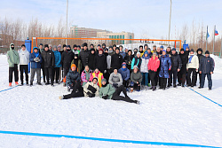  К Кубку главы города "Лыжня для всех" приурочили соревнования по волейболу на снегу. 