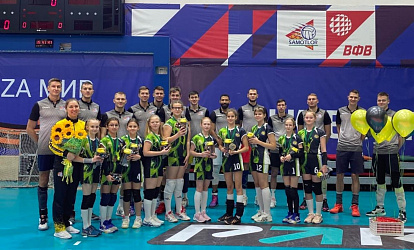 Профессиональные волейболисты поздравили юных воспитанниц СШОР "Самотлор" с медалями серьезного турнира!