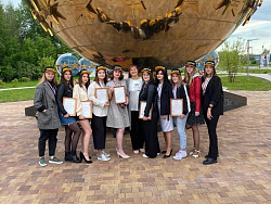  У воспитанниц отделения волейбола СШОР "Самотлор" этим летом два выпускных. 